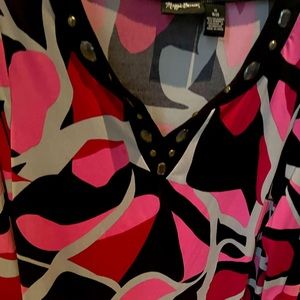 Beautiful multi-colored top. Size 18/20